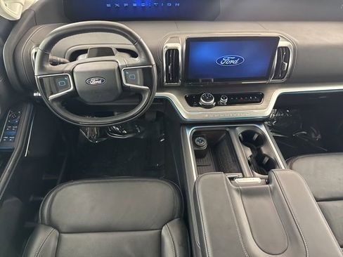 Used 2025 Ford Expedition Platinum AWD/4WD image 27