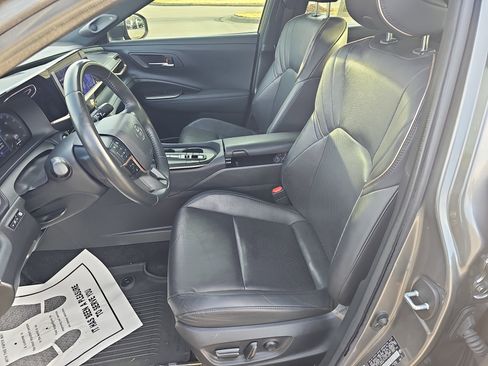 Used 2023 Toyota Crown Limited image 16