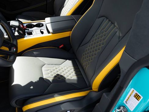 Used 2025 Lamborghini Urus SE AWD/4WD image 25