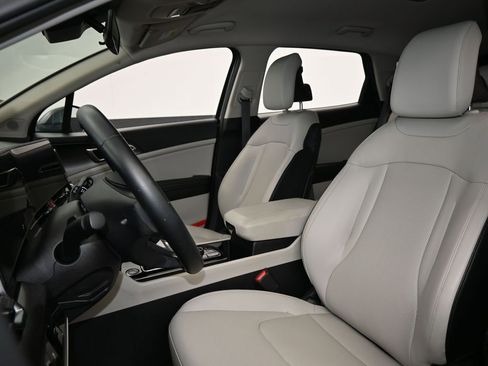 Used 2023 Kia Sportage EX image 10