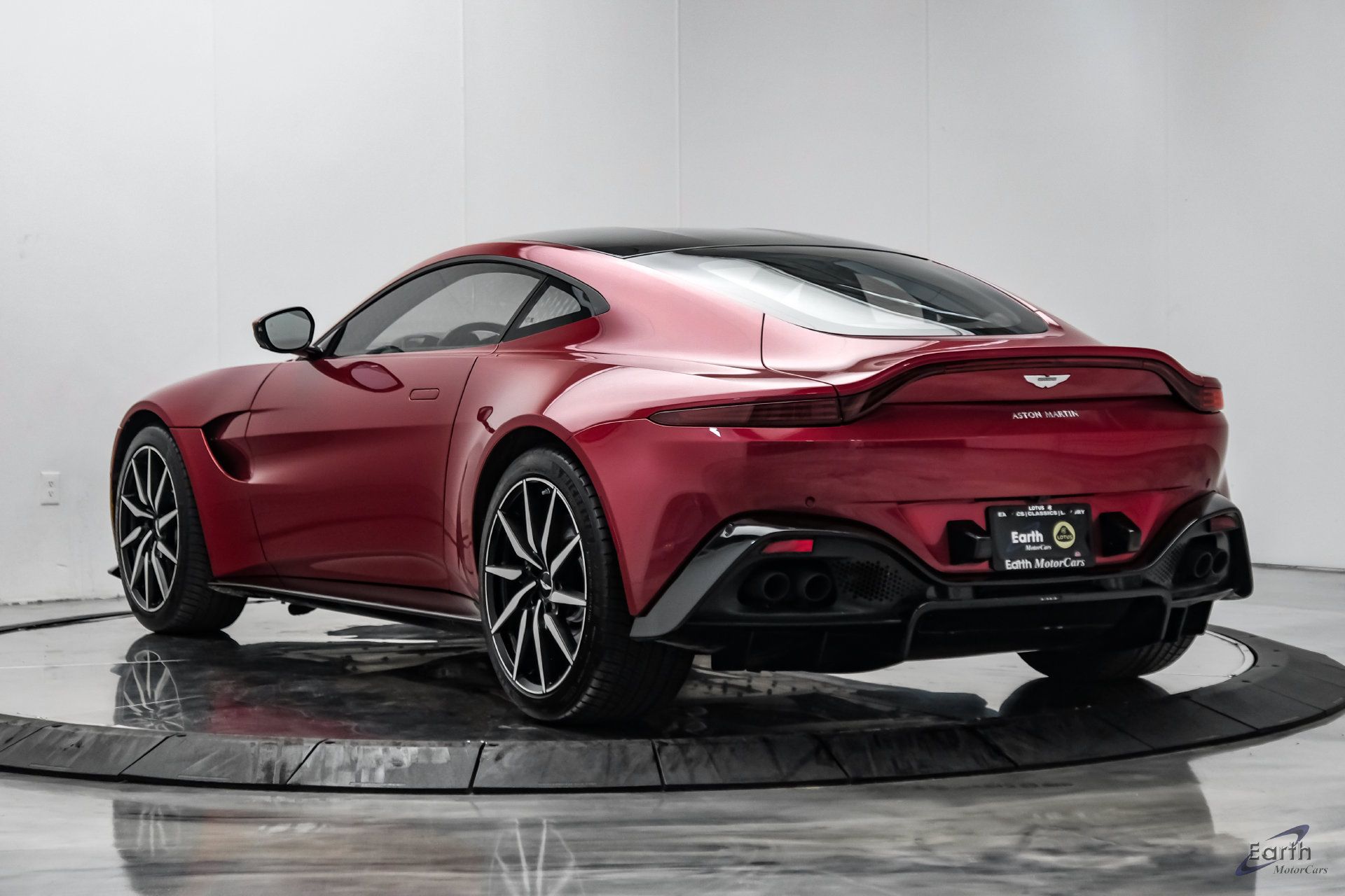 Used 2019 Aston Martin V8 Vantage Coupe RWD image 13