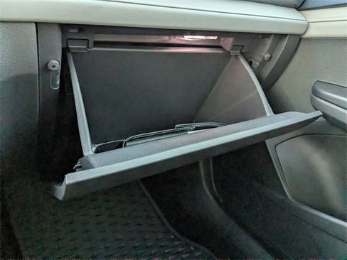 Certified 2024 Volkswagen Taos SE image 24