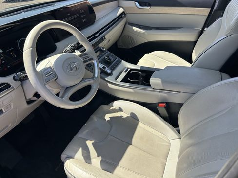 Used 2023 Hyundai Palisade Limited w/ Winter Package FWD image 13