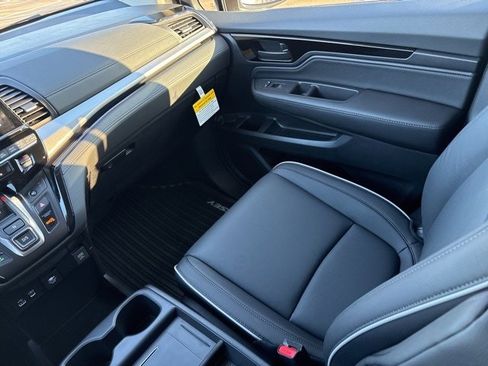 New 2026 Honda Odyssey Touring image 14