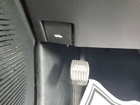 Used 2023 Dodge Challenger GT image 29