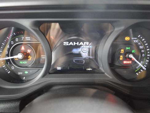 Used 2024 Jeep Wrangler Unlimited Sahara w/ Dual Top Group image 40