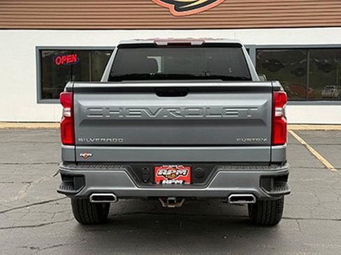 Used 2020 Chevrolet Silverado 1500 Custom w/ Custom Value Package AWD/4WD image 9