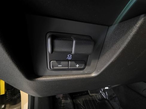 Used 2024 Chevrolet Colorado ZR2 w/ ZR2 Convenience Package III AWD/4WD image 24