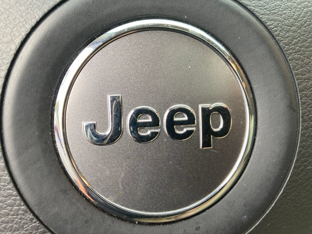 Used 2020 Jeep Grand Cherokee Limited AWD/4WD image 28