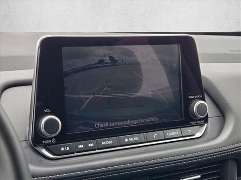 Used 2025 Nissan Rogue SV FWD image 13