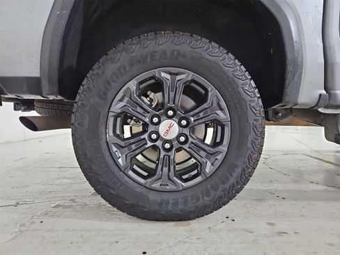 Used 2024 GMC Canyon Elevation image 13