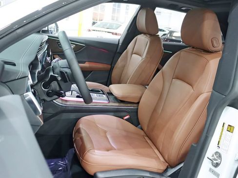 Used 2025 Audi Q8 Premium Plus AWD/4WD image 28