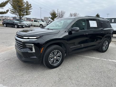 Used 2025 Chevrolet Traverse LT image 10