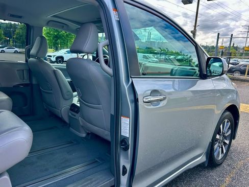 Certified 2019 Toyota Sienna XLE w/ XLE Navigation Package AWD/4WD image 14