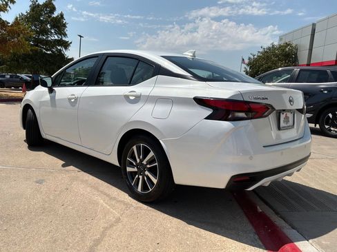 Used 2025 Nissan Versa SV FWD image 8