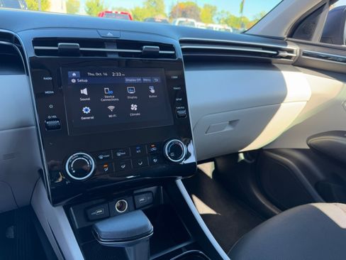 Used 2022 Hyundai Tucson SE image 30