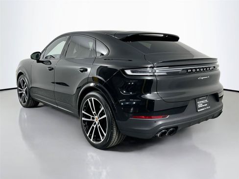 Certified 2025 Porsche Cayenne S AWD/4WD image 3