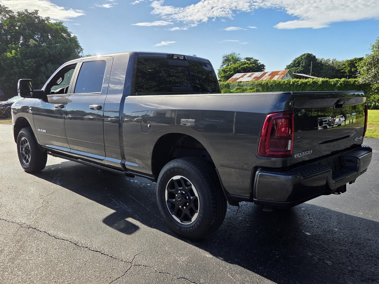 Used 2025 RAM 2500 Laramie AWD/4WD image 3