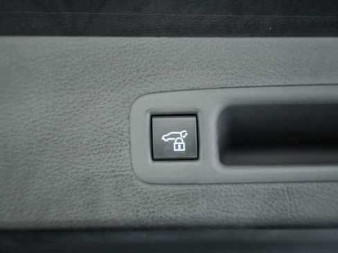 Used 2026 Toyota Sienna Limited AWD/4WD image 11