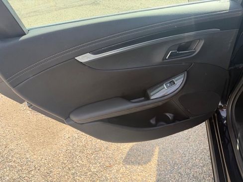 Used 2019 Chevrolet Impala LT FWD image 17