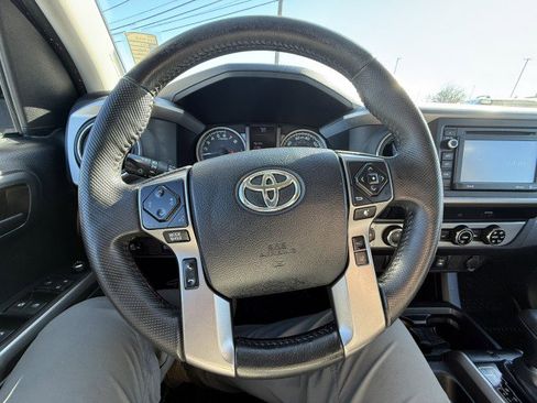 Used 2018 Toyota Tacoma SR5 image 23