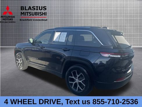 Used 2023 Jeep Grand Cherokee Limited w/ Trailer Tow Prep Group (B) AWD/4WD image 4