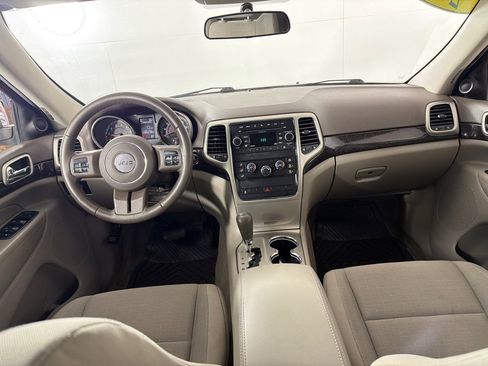 Used 2011 Jeep Grand Cherokee Laredo w/ Mopar Chrome Edition Group AWD/4WD image 23