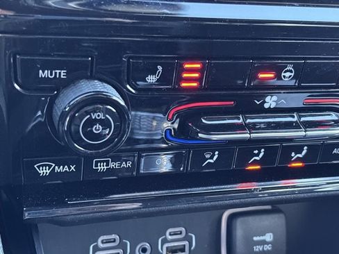 Used 2023 Jeep Grand Cherokee Altitude image 35