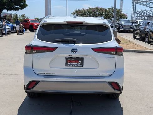 Used 2023 Toyota Highlander Platinum FWD image 7