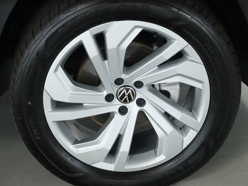 Used 2023 Volkswagen Atlas SE w/ Panoramic Sunroof Package AWD/4WD image 10