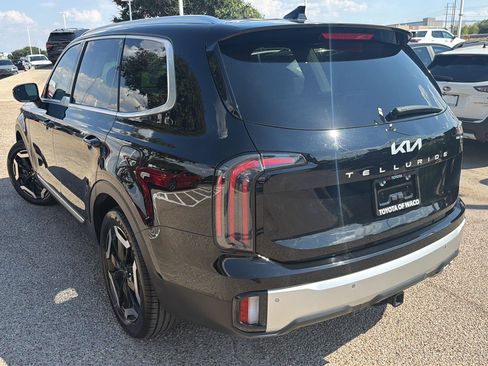 Used 2024 Kia Telluride EX w/ EX Captain's Chair Package FWD image 5