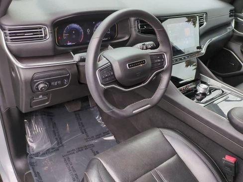 Used 2023 Jeep Wagoneer 2WD image 10