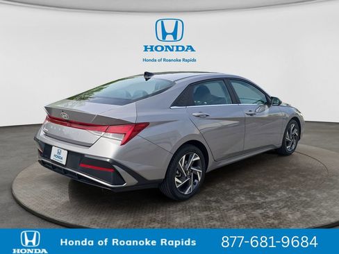 Used 2025 Hyundai Elantra Limited FWD image 5
