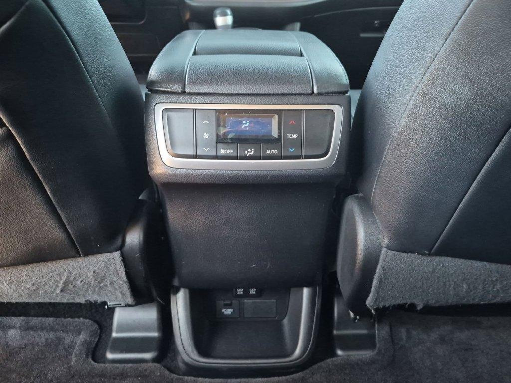 Used 2017 Toyota Highlander Limited AWD/4WD image 36