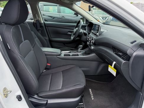 Certified 2025 Nissan Sentra SV image 9