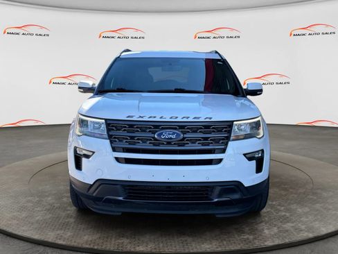 Used 2018 Ford Explorer XLT w/ Equipment Group 202A AWD/4WD image 3