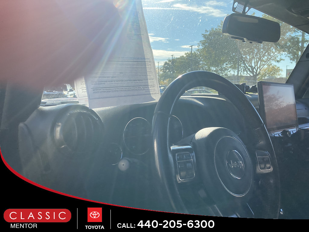 Used 2017 Jeep Wrangler Unlimited Sahara AWD/4WD image 3