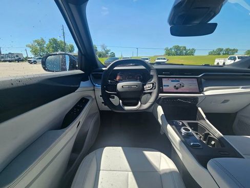 Used 2026 Jeep Cherokee Limited AWD/4WD image 13