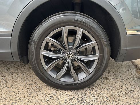 Used 2022 Volkswagen Tiguan SE AWD/4WD image 44