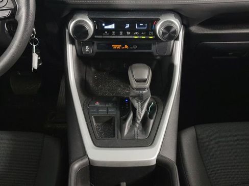 Used 2022 Toyota RAV4 LE image 19