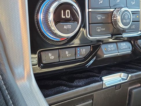 Used 2024 GMC Yukon Denali image 36