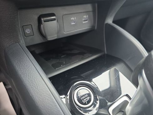 New 2025 Nissan Versa SR w/ Trunk Package image 31