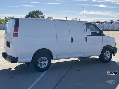 Used 2021 Chevrolet Express 2500 image 2