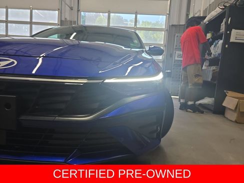 Certified 2025 Hyundai Elantra Limited FWD image 32