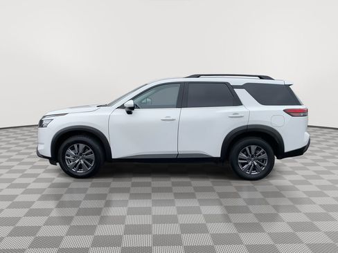 Used 2024 Nissan Pathfinder SV image 4