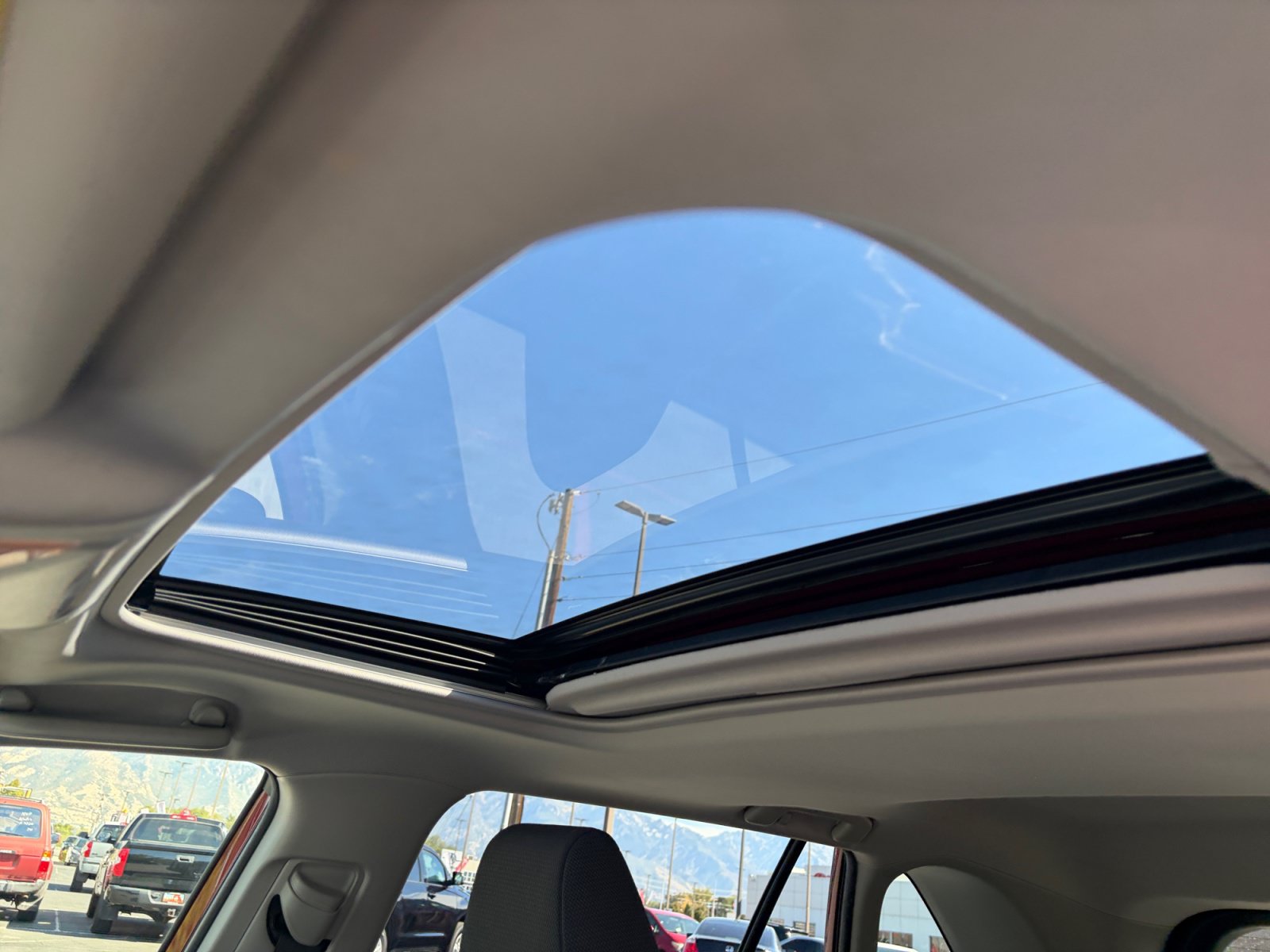 Used 2019 Toyota RAV4 XLE w/ Carpet Mat Package FWD image 23