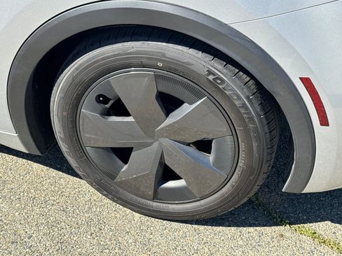 Used 2024 Toyota Prius LE image 20