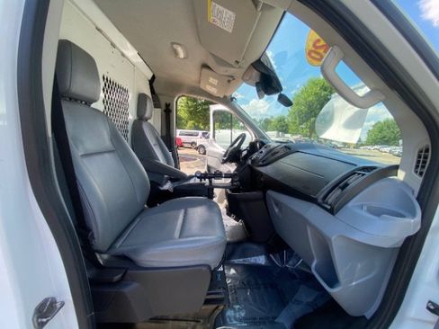 Used 2019 Ford Transit 250 130 Low Roof RWD image 21