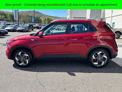 Used 2023 Hyundai Venue SEL image 24