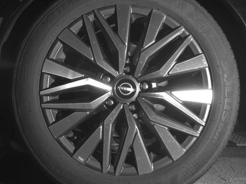 Used 2025 Nissan Altima 2.5 SV FWD image 14
